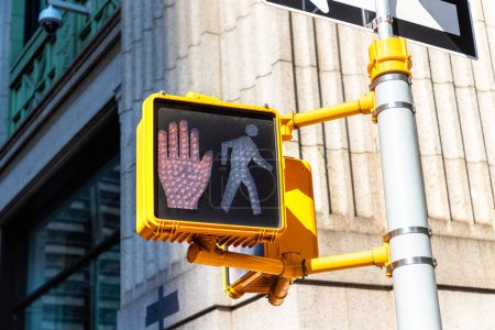 Foto de Semáforo peatonal rojo "Don 't walk" en Nueva York, NY, EE.UU. - Imagen libre de derechos