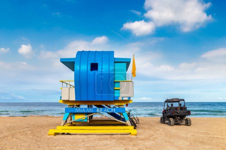 Téléchargez les photos : Tour de sauvetage et une voiture de sauvetage de plage à South Beach, Miami Beach par une journée ensoleillée, Floride - en image libre de droit
