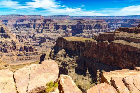 Téléchargez les photos : Grand Canyon West Rim par une journée ensoleillée, États-Unis - en image libre de droit