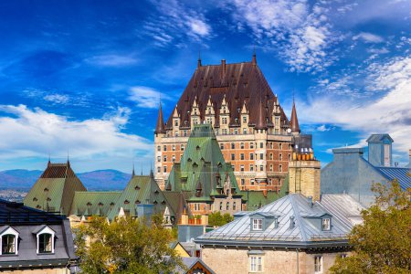 Téléchargez les photos : Vue panoramique du château de Frontenac (Fairmont Le Chateau Frontenac) dans le Vieux-Québec, Canada - en image libre de droit