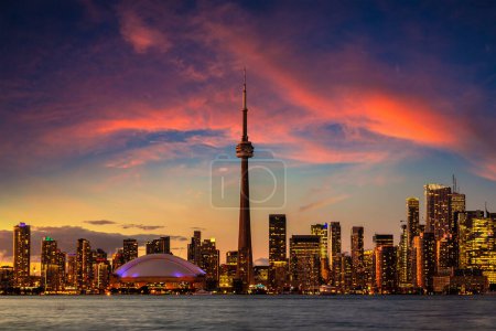 Téléchargez les photos : Vue panoramique de l'horizon de Toronto au coucher du soleil, Ontario, Canada - en image libre de droit