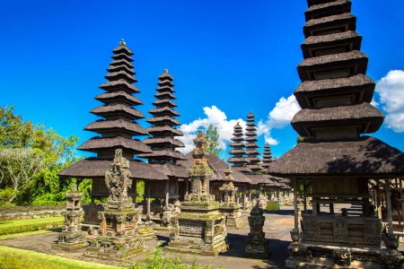 Téléchargez les photos : Temple Taman Ayun à Bali, Indonésie par une journée ensoleillée - en image libre de droit