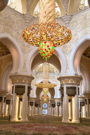 Foto de Interior de la Gran Mezquita Sheikh Zayed en Abu Dhabi, Emiratos Árabes Unidos - Imagen libre de derechos