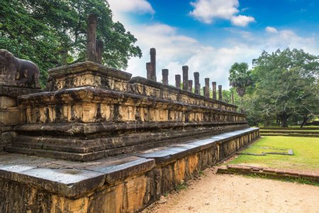 Téléchargez les photos : Ruines du Palais du Roi Nishshanka Malla (Nissanka Malla) au Musée Archéologique Polonnaruwa, Sri Lanka - en image libre de droit