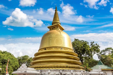 Téléchargez les photos : Stupa au Temple d'Or à Dambulla, Sri Lanka - en image libre de droit