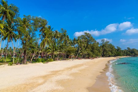 Ao Tapao Strand auf der Insel Koh Kood, Thailand an einem sonnigen Tag