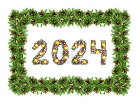 Foto de Marco del árbol de Navidad y número 2024 hecho por ramas de árbol de Navidad aisladas sobre fondo blanco - Imagen libre de derechos
