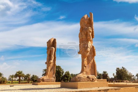 Téléchargez les photos : Temple mortuaire de Merenptah à Louxor, Vallée des Rois, Egypte par une journée ensoleillée - en image libre de droit