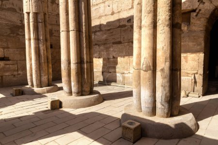 Téléchargez les photos : Luxor Temple in a sunny day, Luxor, Egypt - en image libre de droit