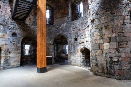 Téléchargez les photos : YORK, Royaume-Uni - 10 JUIN 2022 : Intérieur de la tour médiévale Cliffords à York, Yorkshire du Nord, Royaume-Uni - en image libre de droit