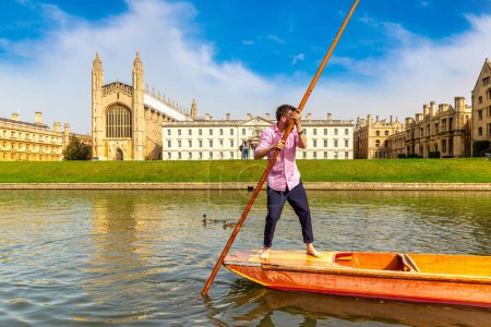Photo for CAMBRIDGE, UK - SEPTEMBER 6, 2023: Punting boat on the river Cam and King's College Chapel in Cambridge, University of Cambridge, England, United Kingdom - Royalty Free Image