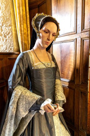 Téléchargez les photos : HEVER, Royaume-Uni - 10 SEPTEMBRE 2023 : Figure de cire d'Anne Boleyn au château de Hever - maison de Tudor et Anne Boleyn, Kent, Royaume-Uni - en image libre de droit
