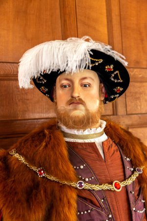 Téléchargez les photos : HEVER, Royaume-Uni - 10 SEPTEMBRE 2023 : Figure de cire du roi Henri VIII au château de Hever - maison de Tudor et Anne Boleyn, Kent, Royaume-Uni - en image libre de droit
