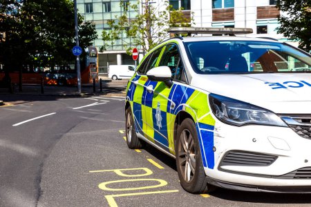 Photo for NOTTINGHAM, UK - SEPTEMBER 4, 2023: Nottingham Police Department car parked along the street in a sunny day in Nottingham, United Kingdom - Royalty Free Image
