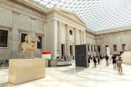 Téléchargez les photos : LONDRES, ROYAUME-UNI - 7 SEPTEMBRE 2023 : Grande Cour au British Museum de Londres - l'un des musées les plus visités au monde, Angleterre, Royaume-Uni - en image libre de droit