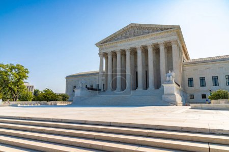 Téléchargez les photos : Cour suprême des États-Unis à Washington DC par une journée ensoleillée, États-Unis - en image libre de droit