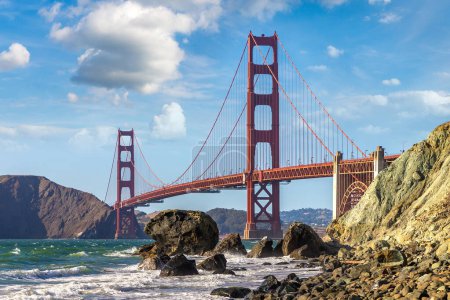 Golden Gate Bridge à partir de Marshall beach à San Francisco, Californie, USA
