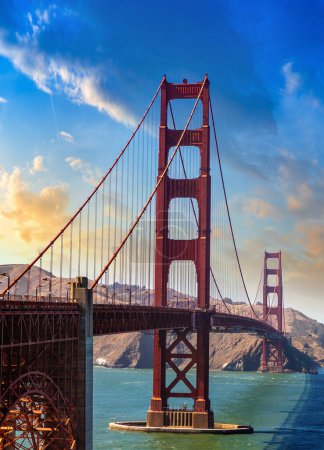 Téléchargez les photos : Vue panoramique du Golden Gate Bridge à San Francisco, Californie au coucher du soleil, États-Unis - en image libre de droit