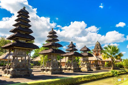 Templo Taman Ayun en Bali, Indonesia en un día soleado