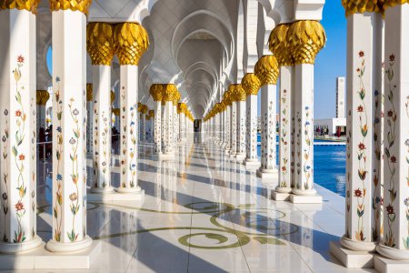 Photo for Sheikh Zayed Grand Mosque in Abu Dhabi in a summer day, United Arab Emirates - Royalty Free Image