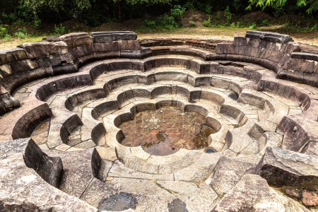 Téléchargez les photos : Nelum pokuna (Lotus Pond) in Polonnaruwa Archaeological Museum, Sri Lanka - en image libre de droit