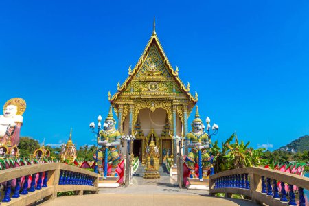 Templo Wat Plai Laem, Samui, Tailandia en un día de verano
