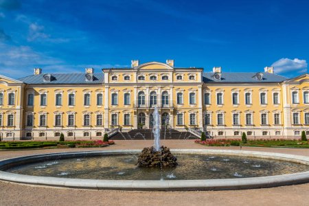 rundale Palace an einem schönen Sommertag, Lettland