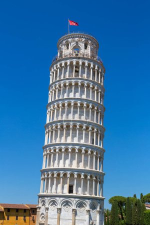 Foto de Torre inclinada de Pisa, Italia en un hermoso día de verano - Imagen libre de derechos