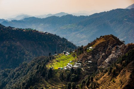 Téléchargez les photos : Beautiful landscape view in Indian Himalayas mountains - en image libre de droit