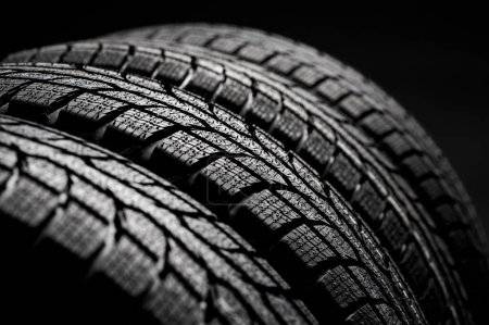 Foto de Montaje de neumáticos y neumáticos de invierno, reemplazo - Imagen libre de derechos