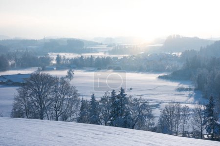 Foto de Paisaje rural invierno día soleado, fotografía, belleza en la naturaleza - Imagen libre de derechos