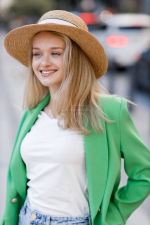 Téléchargez les photos : Young pretty blond woman outdoor. High quality photo - en image libre de droit