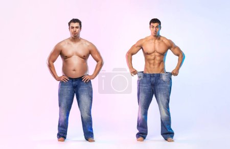 Foto de Inspirando la transformación de pérdida de peso antes y después. El hombre era gordo pero se puso en forma. Grasa para el atleta. - Imagen libre de derechos