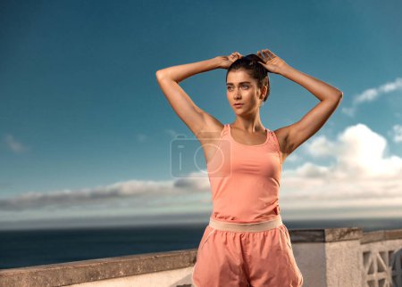 Foto de Fitness girl rest after practicing yoga or running outdoors. Fitness concept. Download a photo to advertise a fitness club, gym or sporting goods store. Promotion of sports in social networks - Imagen libre de derechos