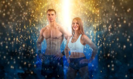 Foto de Ajuste pareja en el gimnasio aislado sobre fondo blanco. Concepto fitness. Estilo de vida saludable - Imagen libre de derechos