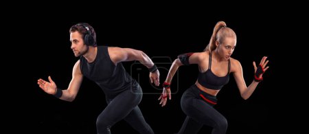 Téléchargez les photos : Une athlète forte, coureuse sur le terrain noir portant une tenue de fitness serrée. - en image libre de droit