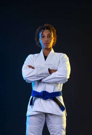 La Brésilienne Jiu Jitsu est prête pour la compétition de lutte Jiu Jitsu. Sport national brésilien