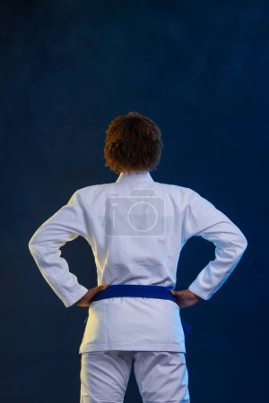 Brasilianerin Jiu Jitsu Kämpferin ist bereit für den Jiu Jitsu Ringkampf. Brasilianischer Nationalsport