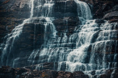 piękny wodospad w Norwegii
