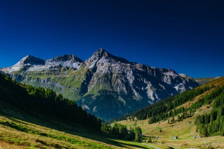 Téléchargez les photos : Alpes suisses montagnes en été vue panoramique - en image libre de droit