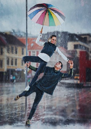 Téléchargez les photos : Jeune paire de pole dancers posant en ville sous la pluie, concept créatif - en image libre de droit