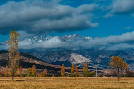 Foto de Hermoso paisaje de montaña en otoño - Imagen libre de derechos