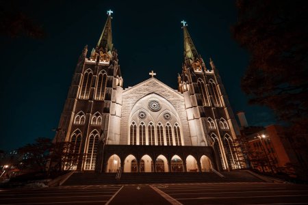 Téléchargez les photos : Séoul, Corée du Sud - 23 février 2024 : Église Chunghyeon la nuit, Église presbytérienne - en image libre de droit