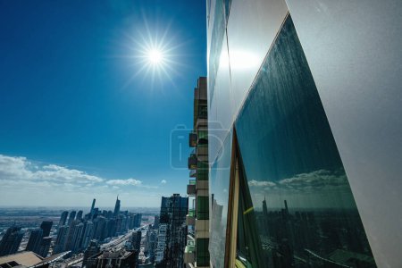 Téléchargez les photos : Zone urbaine avec gratte-ciel à Dubaï, EAU - en image libre de droit