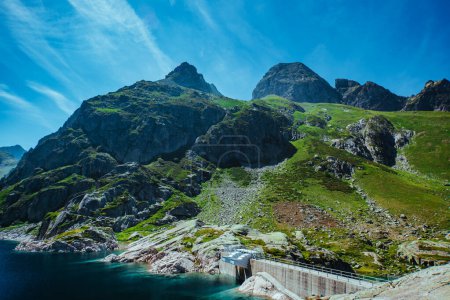 Téléchargez les photos : Réservoir Gloriette et barrage dans les Pyrénées françaises, vallée de l'Estaube, Hautes Pyrénées, France - en image libre de droit