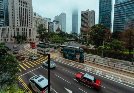 Foto de Hong Kong - 29 de febrero de 2024: Zona urbana con autopista en Hong Kong - Imagen libre de derechos