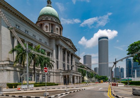 Téléchargez les photos : Asie du Sud-Est, Singapour, novembre 2022 : Le bâtiment Cour suprême à Singapour. Le bâtiment était la dernière structure dans le style de l'architecture victorienne classique à être construit dans l'ancienne colonie britannique. - en image libre de droit