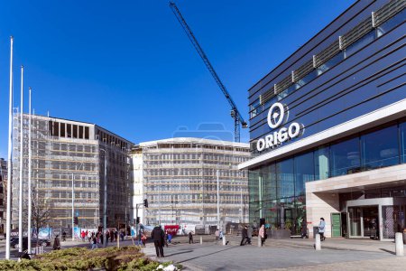 Foto de LATVIA, RIGA, ABRIL, 2023: Construcción de futuros edificios de oficinas cerca de la estación central de Riga en Riga, capital de Letonia - Imagen libre de derechos