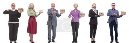 Foto de Grupo de personas felices con regalos en sus manos aislados sobre fondo blanco - Imagen libre de derechos