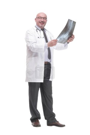 Téléchargez les photos : Full-length. mature doctor with x-ray .isolated on a white background. - en image libre de droit